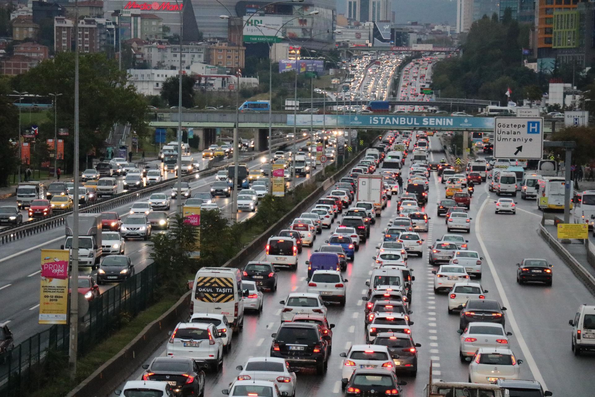 İstanbullulara iş çıkışı kötü sürpriz Trafik yoğunluğu var