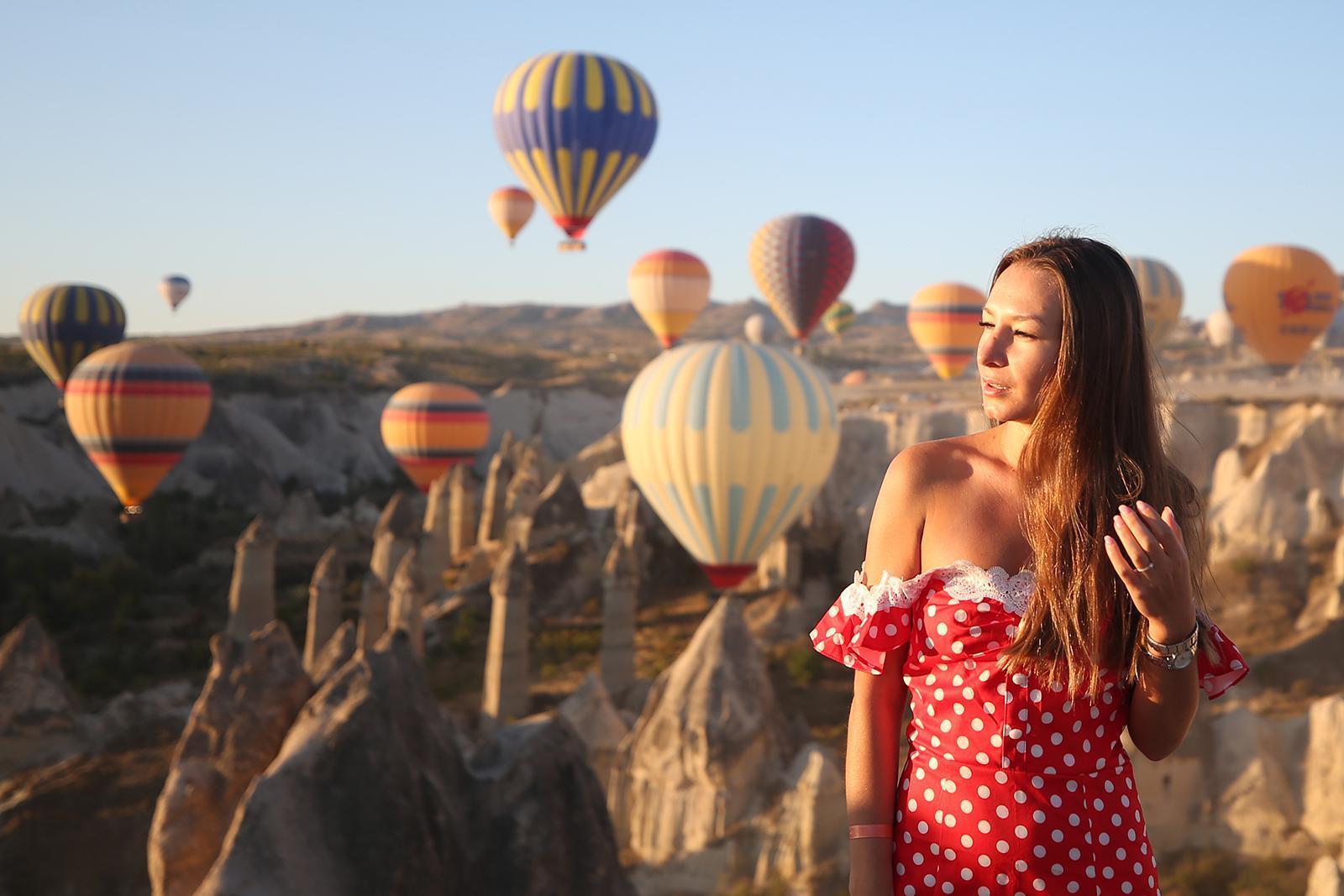 Kapadokyaya turist akını Balonlar 437 bin kişiyi uçurdu