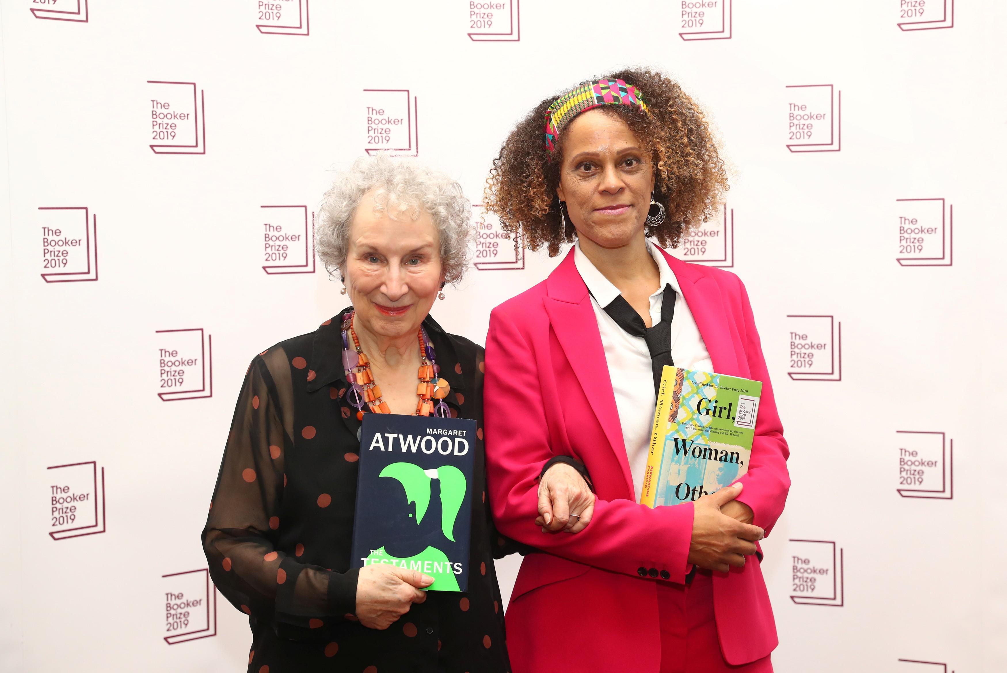 Booker Edebiyat Ödülünü Margaret Atwood ve Bernardine Evaristo kazandı
