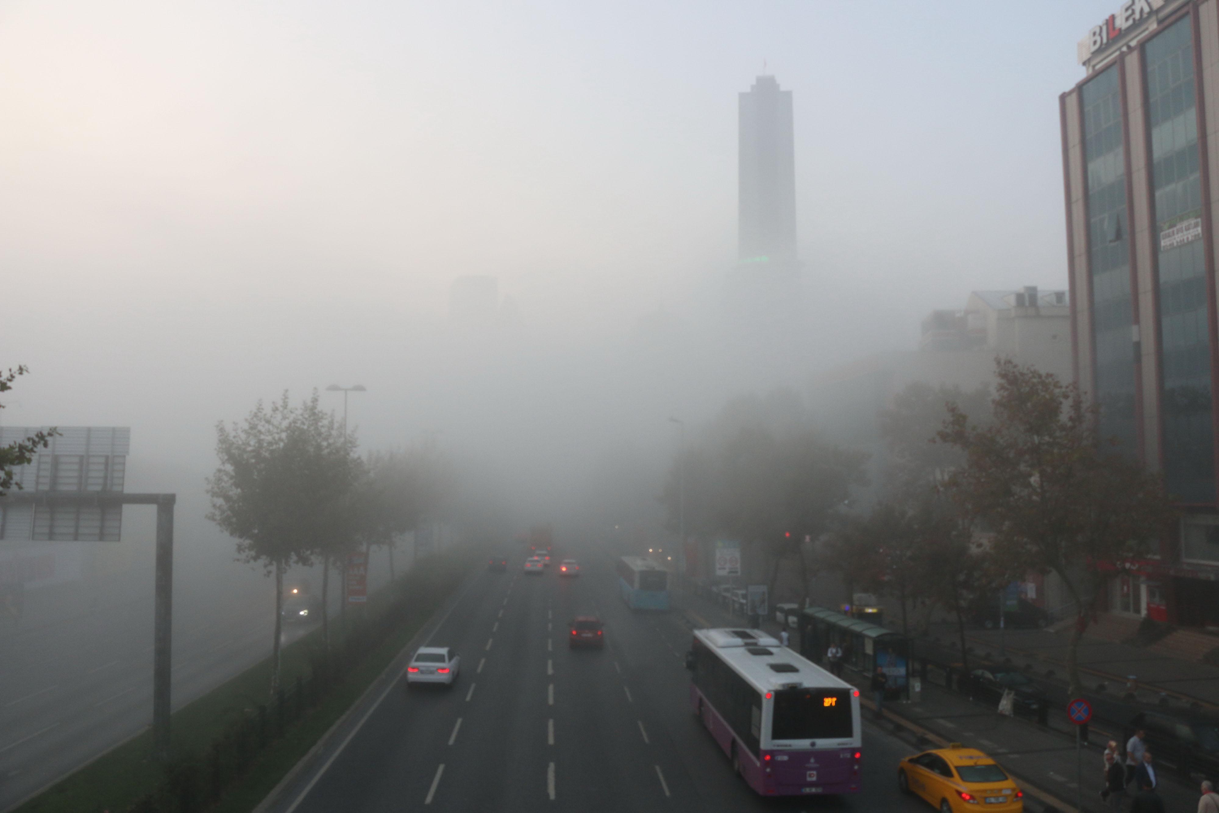 İstanbul güne sisle uyandı, dışarı çıkacaklar dikkat