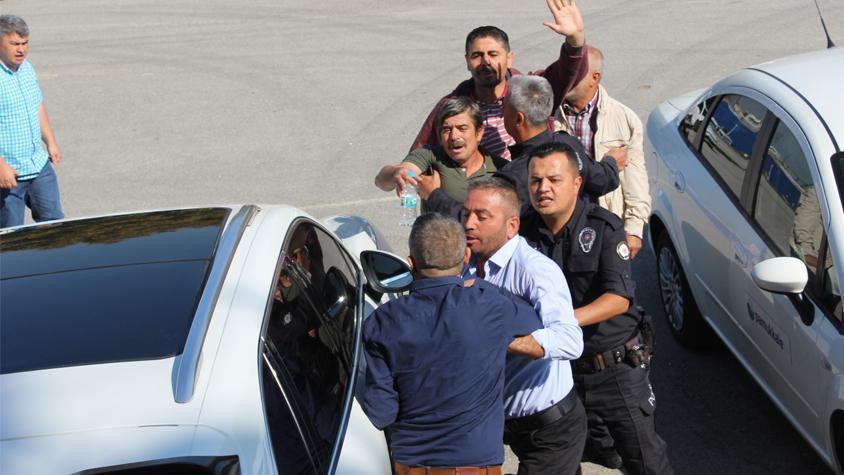 Denizlisporun eski başkanı basın toplantısını silahla bastı