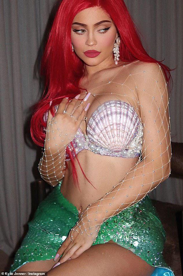 Kylie Jenner, Cadılar Bayramı için küçük denizkızı Ariel oldu