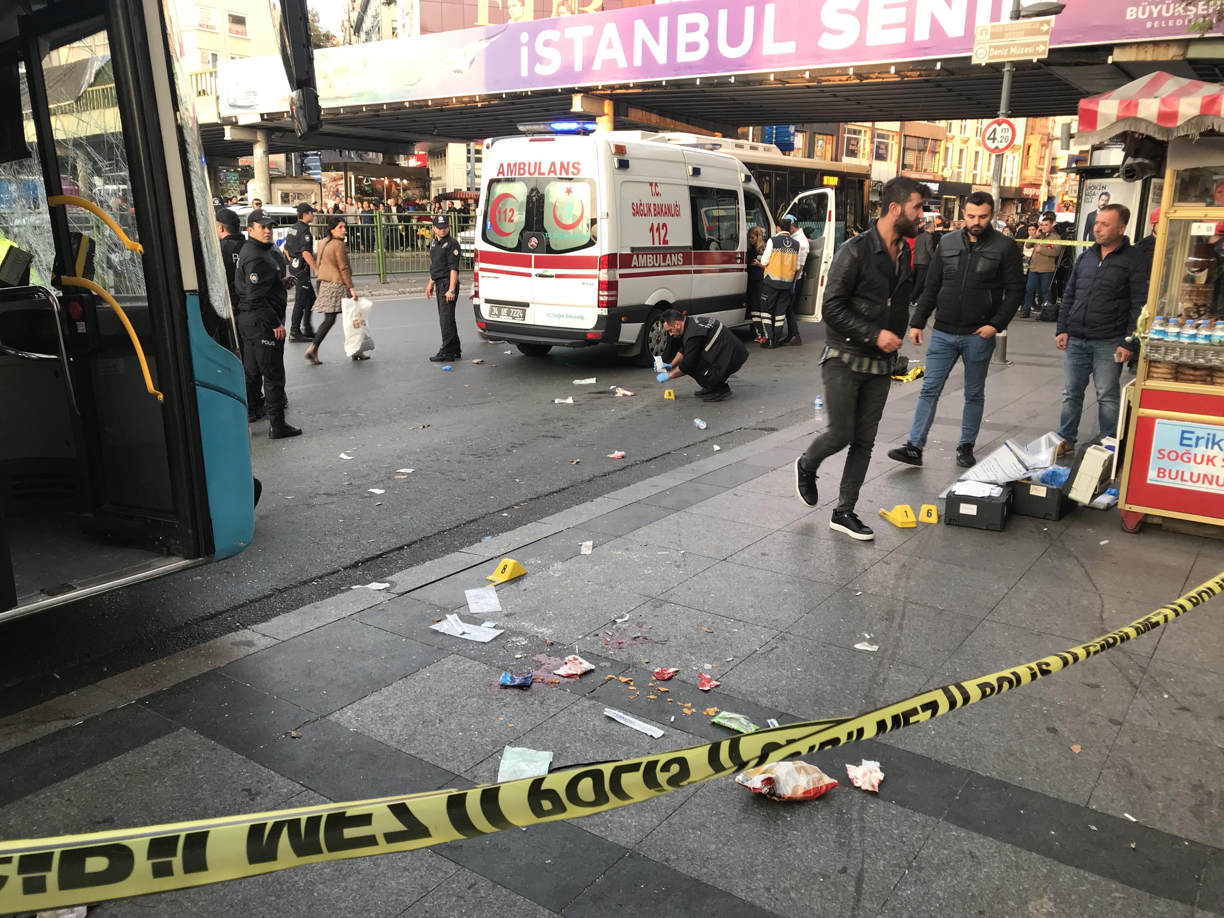 Beşiktaşta otobüs durağa daldı: Ölü ve yaralılar var