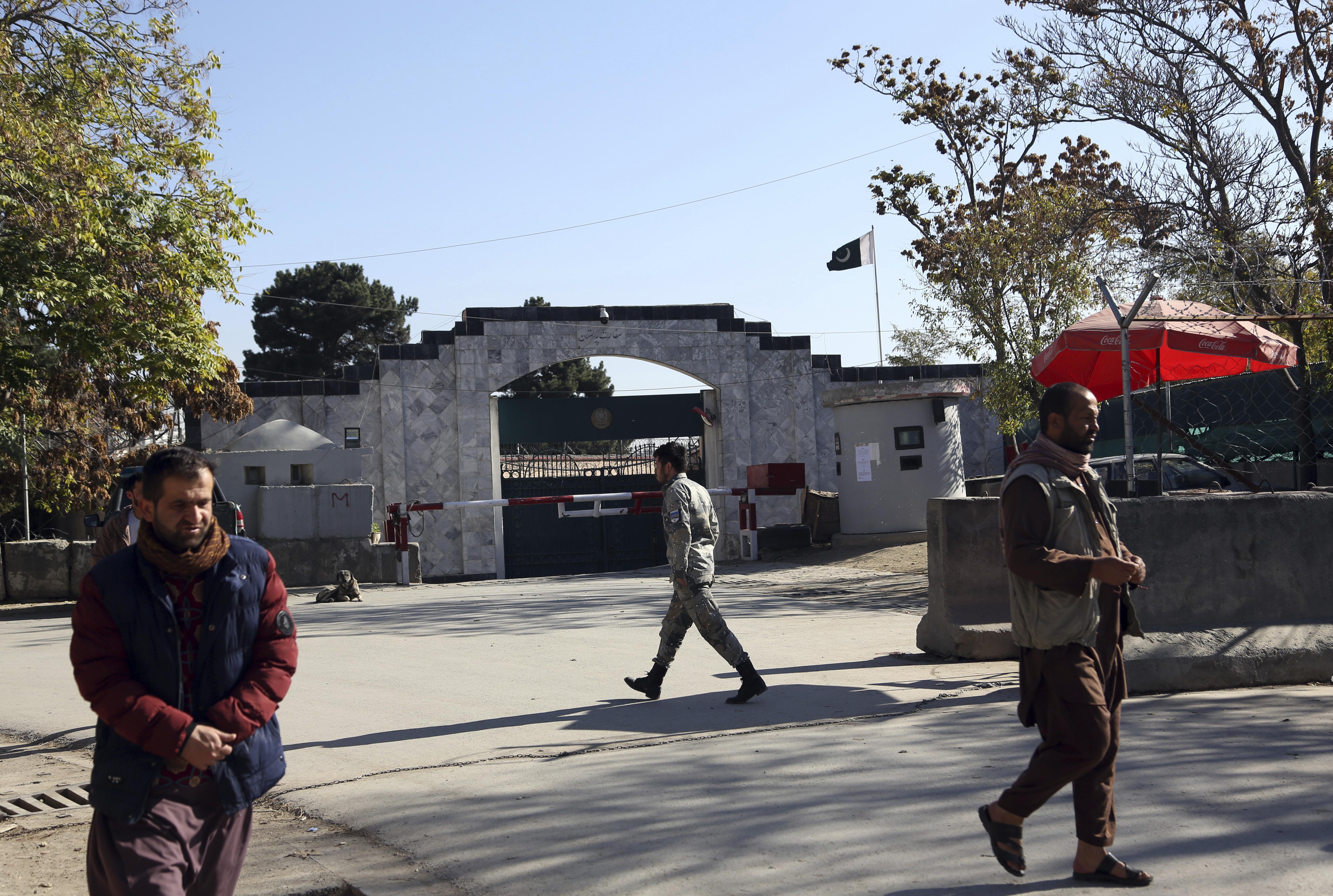 Afganistanda Taliban saldırılarında çok sayıda ölü ve yaralı var