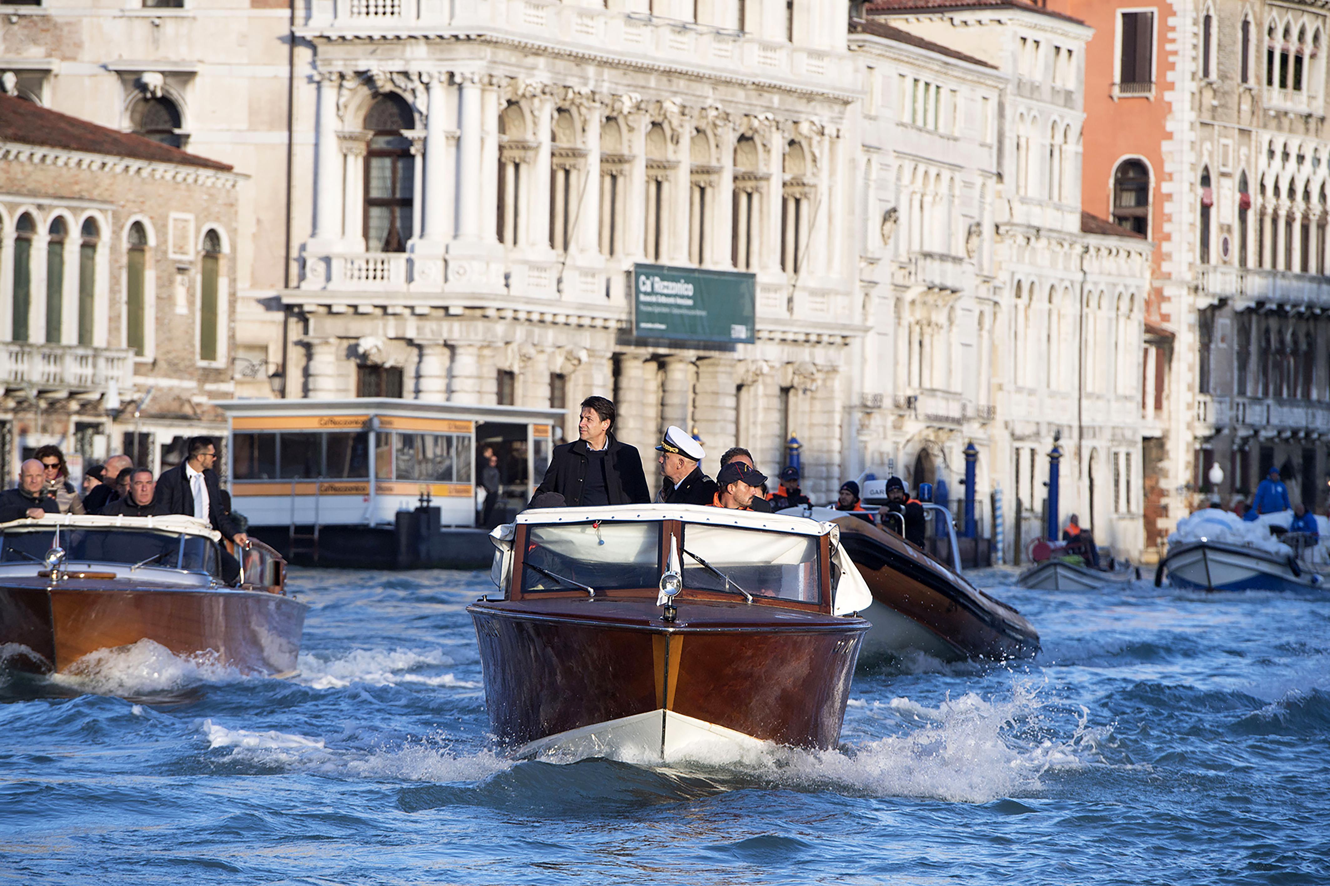 Venedikte su seviyesi 1,5 metreye kadar yükseldi