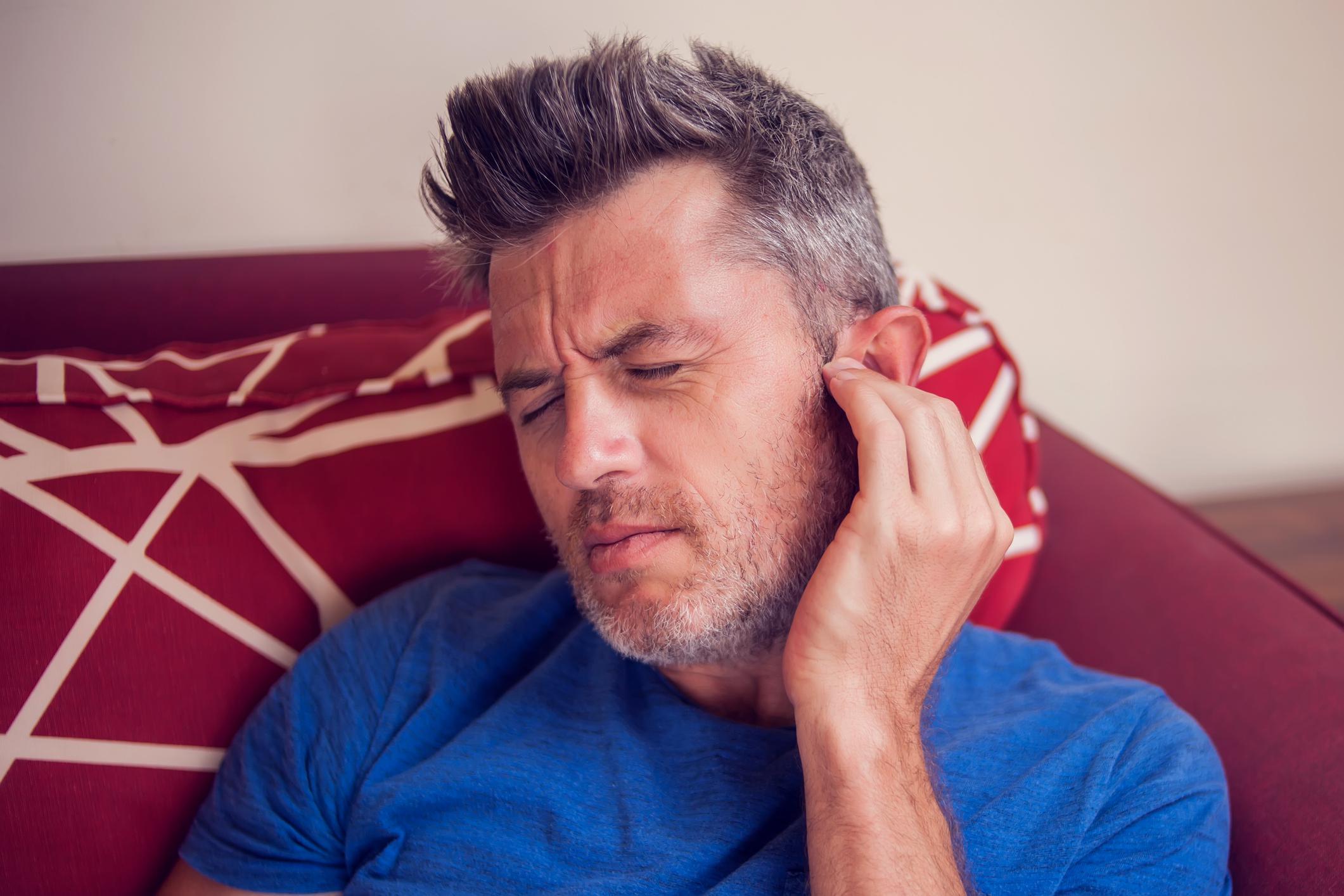 Kulak ağrısı neden olur Kulak ağrısına ne iyi gelir Kulak ağrısını geçirmenin yöntemleri