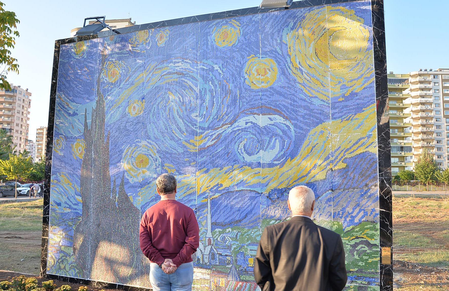 Van Gogh’un Yıldızlı Gece eserinin tablosu için 450 bin mozaik parça kullanıldı