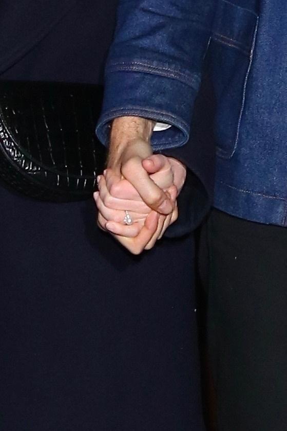 Emma Stone ve Dave McCary nişanlandıktan sonra ilk kez görüntülendi