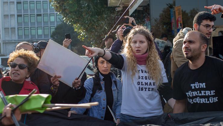 İBBnin önünde protesto  Ekrem İmamoğlu sözünü tut