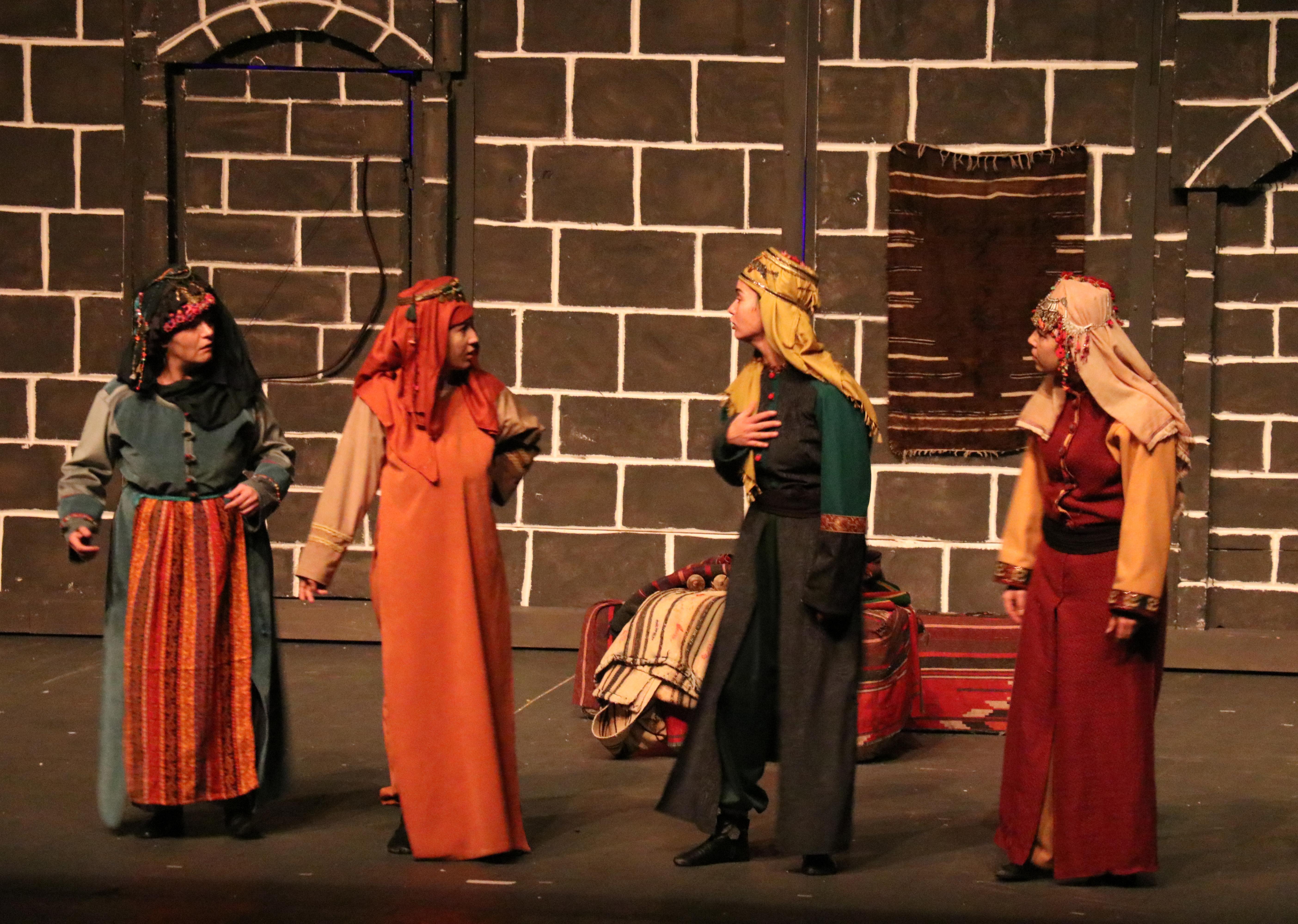 Anadolu Kadınları Bir Bacıyan-ı Rum Hikayesi tiyatro oyunu İzmir’de  sahnelendi