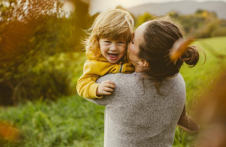 Ebeveyn çocuk ilişkisinde güvenli bağlanma başarıyı artırıyor