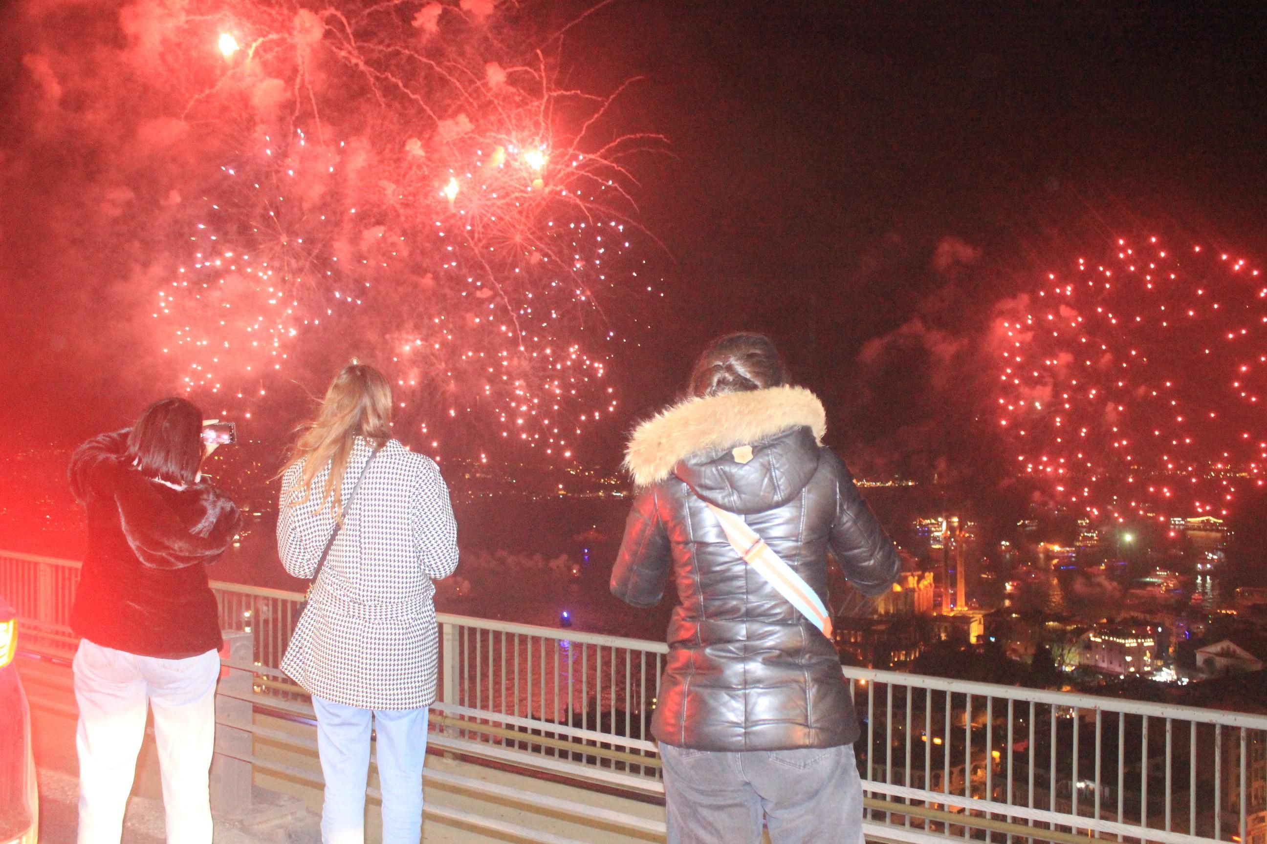 Türkiye 2020ye merhaba dedi Yeni yıl tüm yurtta coşkuyla kutlandı