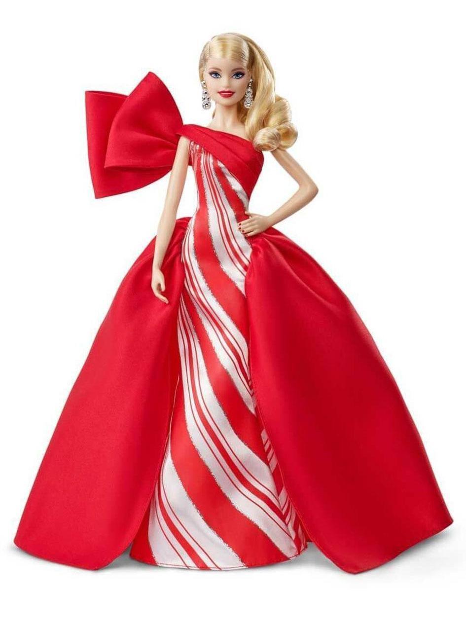 Demet Akalının Barbie bebek elbisesi sosyal medyayı karıştırdı