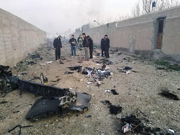 İranda yolcu uçağı düştü: Kazadan kurtulan yok