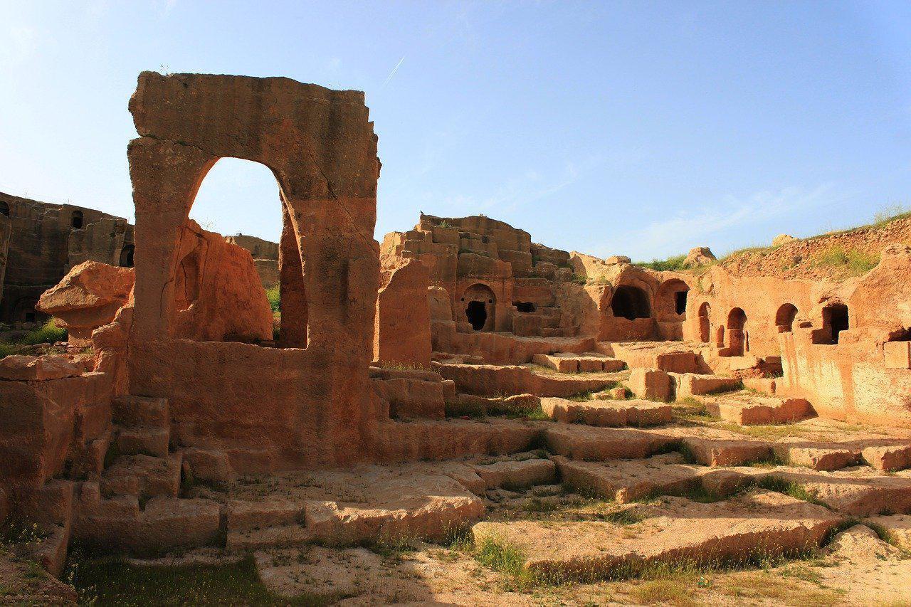 Doğunun Efesi olarak bilinen Dara Antik Kenti