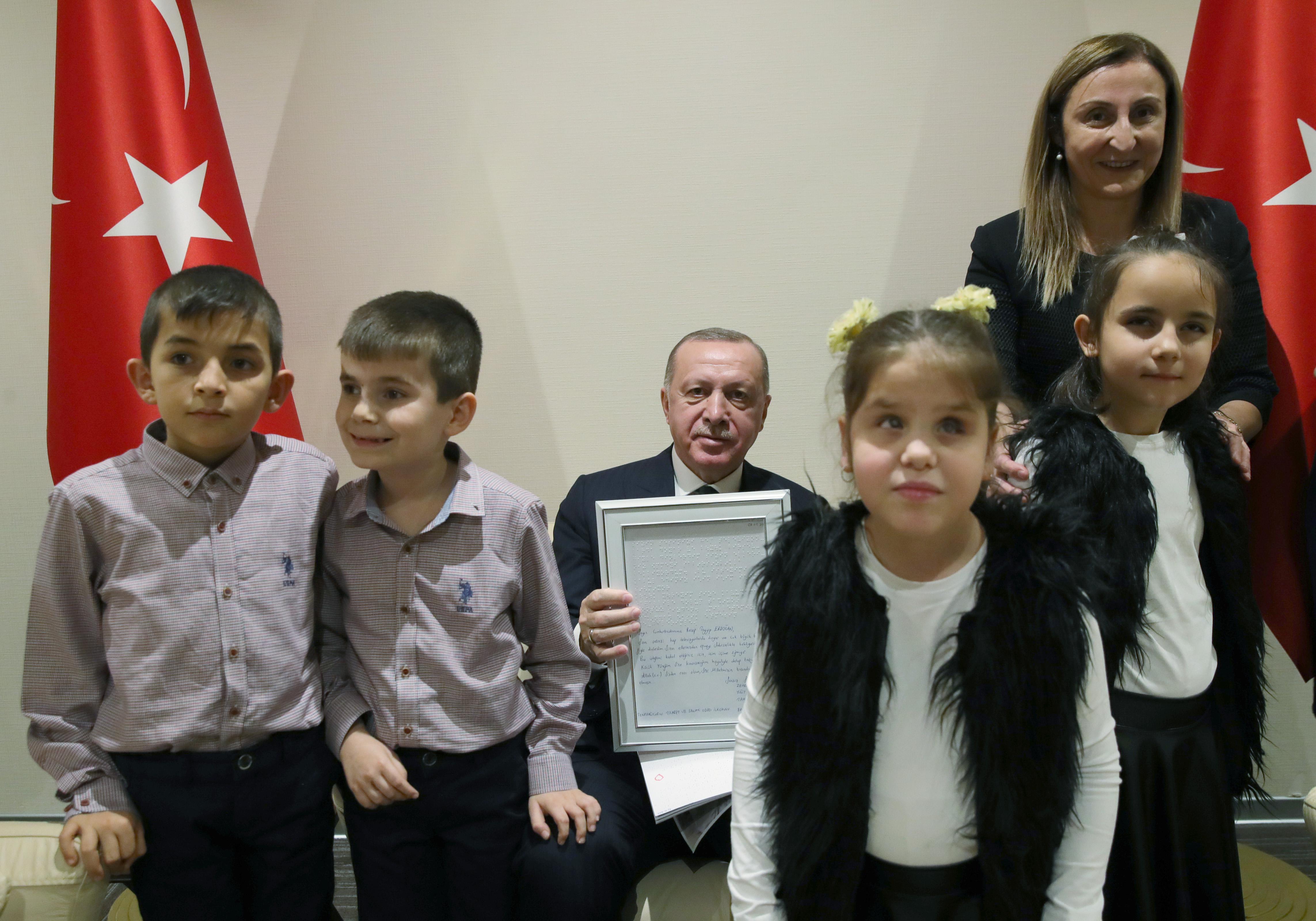 Cumhurbaşkanı Erdoğandan özel hediye