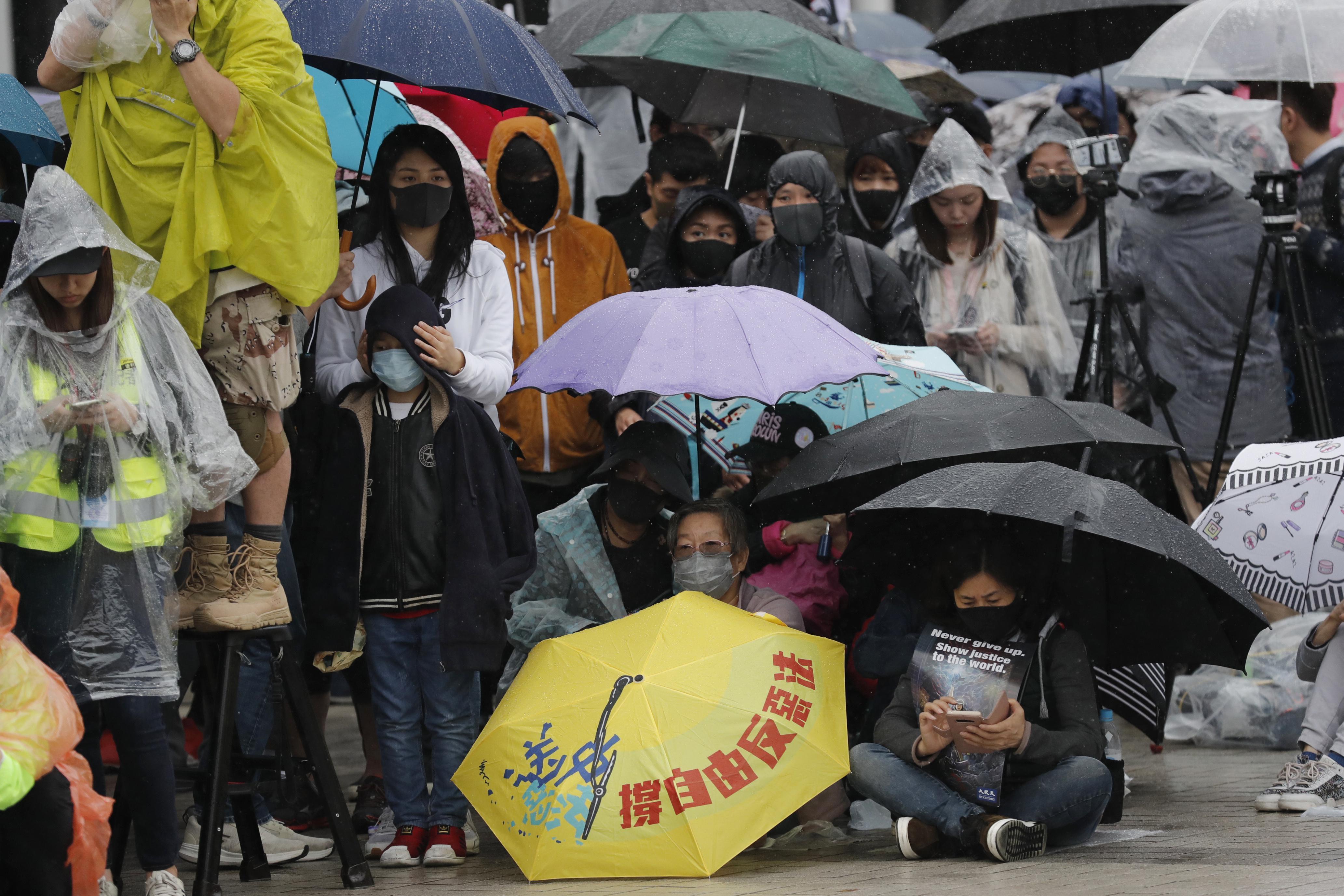 Hong Kong liderinden protestoculara ‘uslu olma’ çağrısı