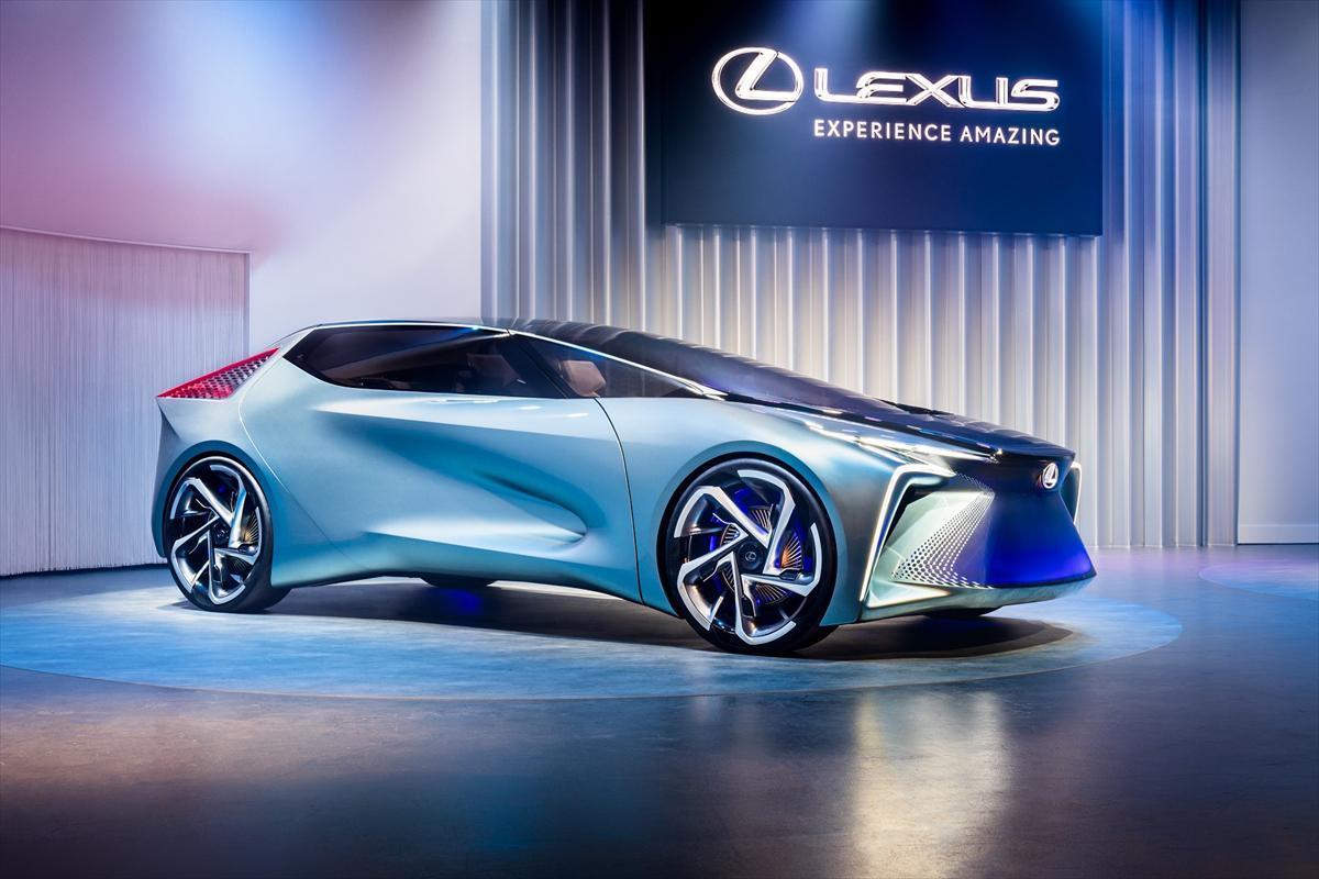 Lexus elektrikli araçlarını sergiledi