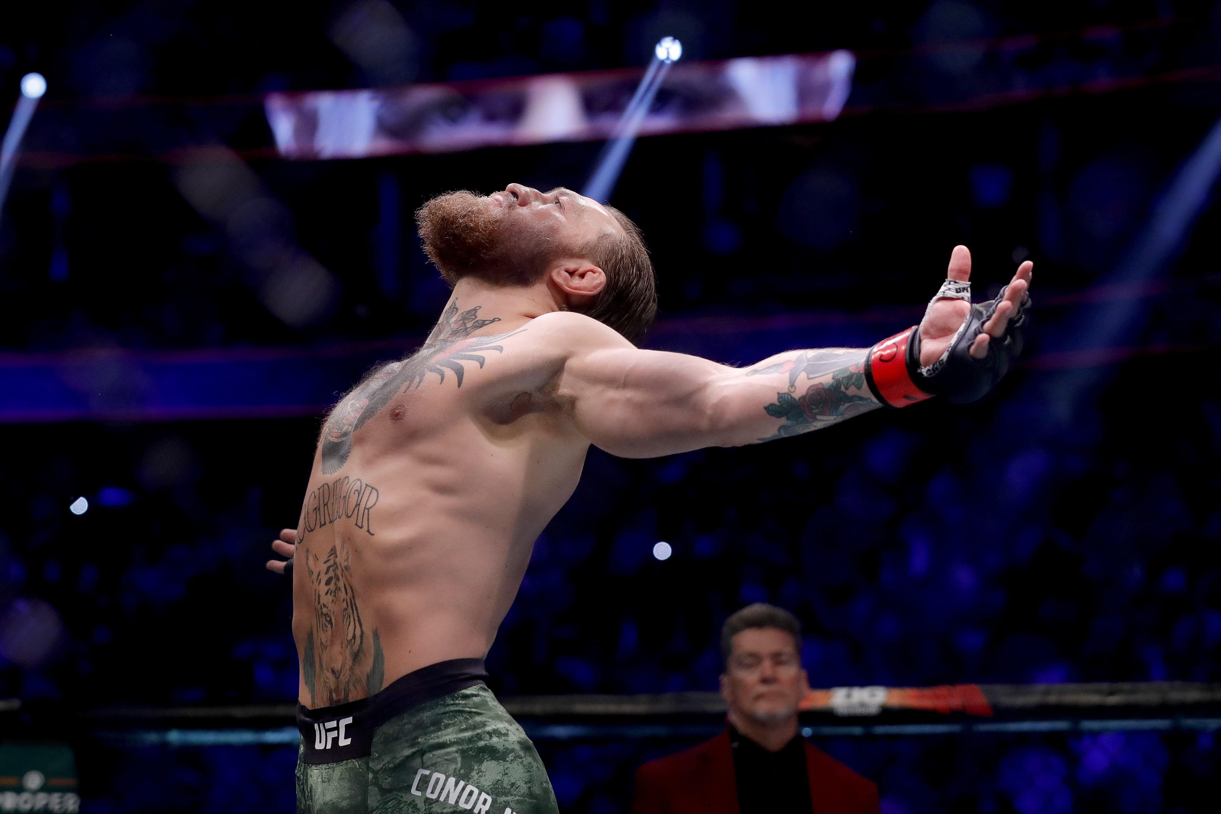 1,5 yıl aradan sonra ringlere dönen Conor McGregor nakavtla kazandı