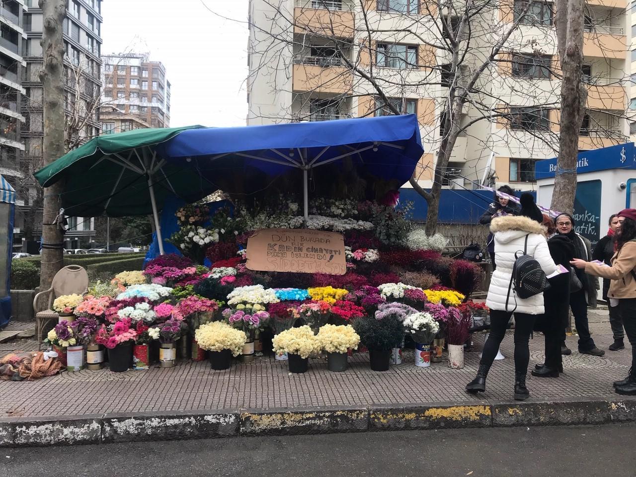 Seyhan Yüksekovanın çiçek tezgahı sahipsiz kaldı