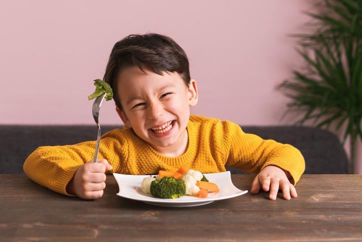 Bebeklere ve çocuklara sağlıklı atıştırmalıklarla yiyecek alternatifleri yaratın