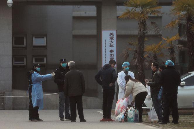 Çinde salgının başladığı Vuhan şehrinde toplu ulaşım askıya alınacak