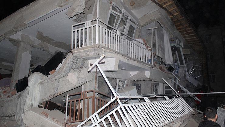 Depremden 5 saat sonra 12 yaşındaki çocuk enkazdan sağ çıkarıldı