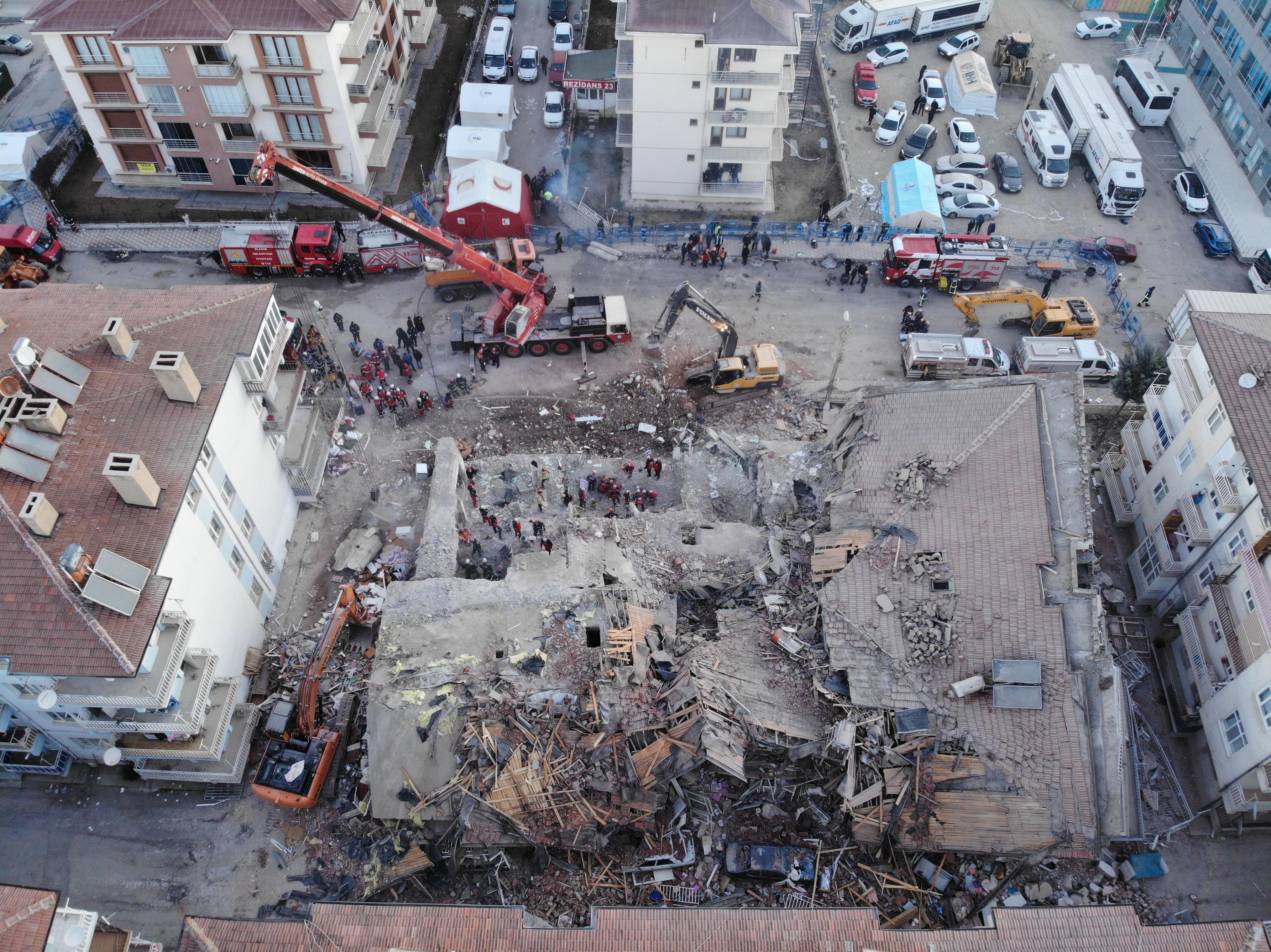 Elazığda deprem sonrası 2. gün İşte son fotoğraflar