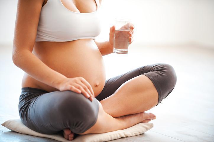 Hamilelikte su içmemek düşük riskini arttırıyor
