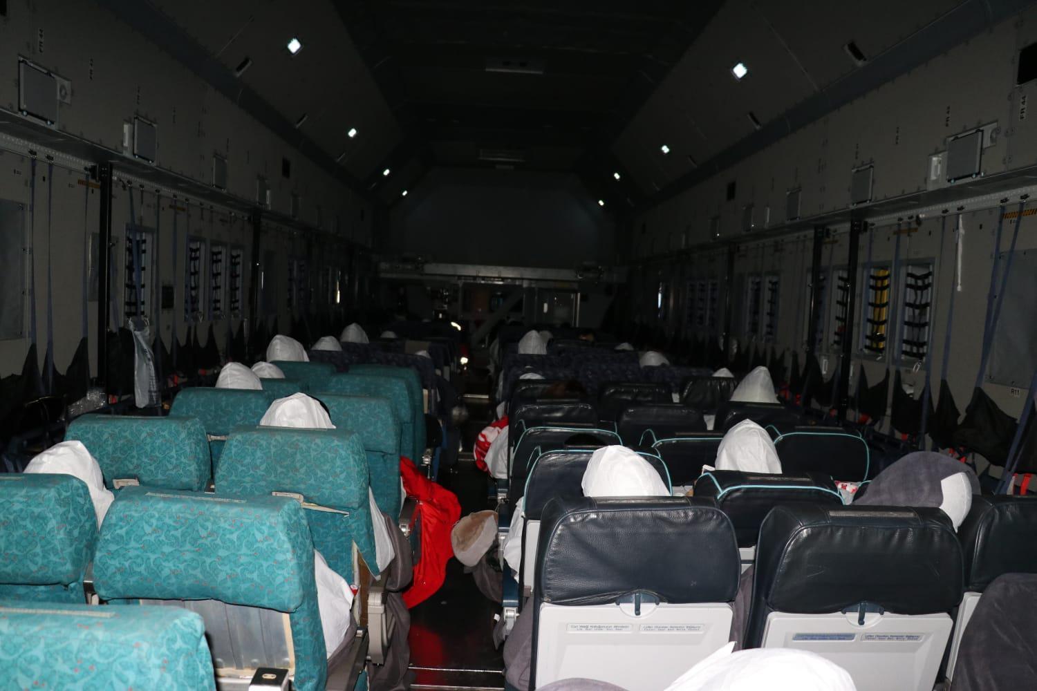 Çin’in Vuhan kentinden tahliye edilen 42 kişiyi taşıyan uçak Ankara’ya geldi