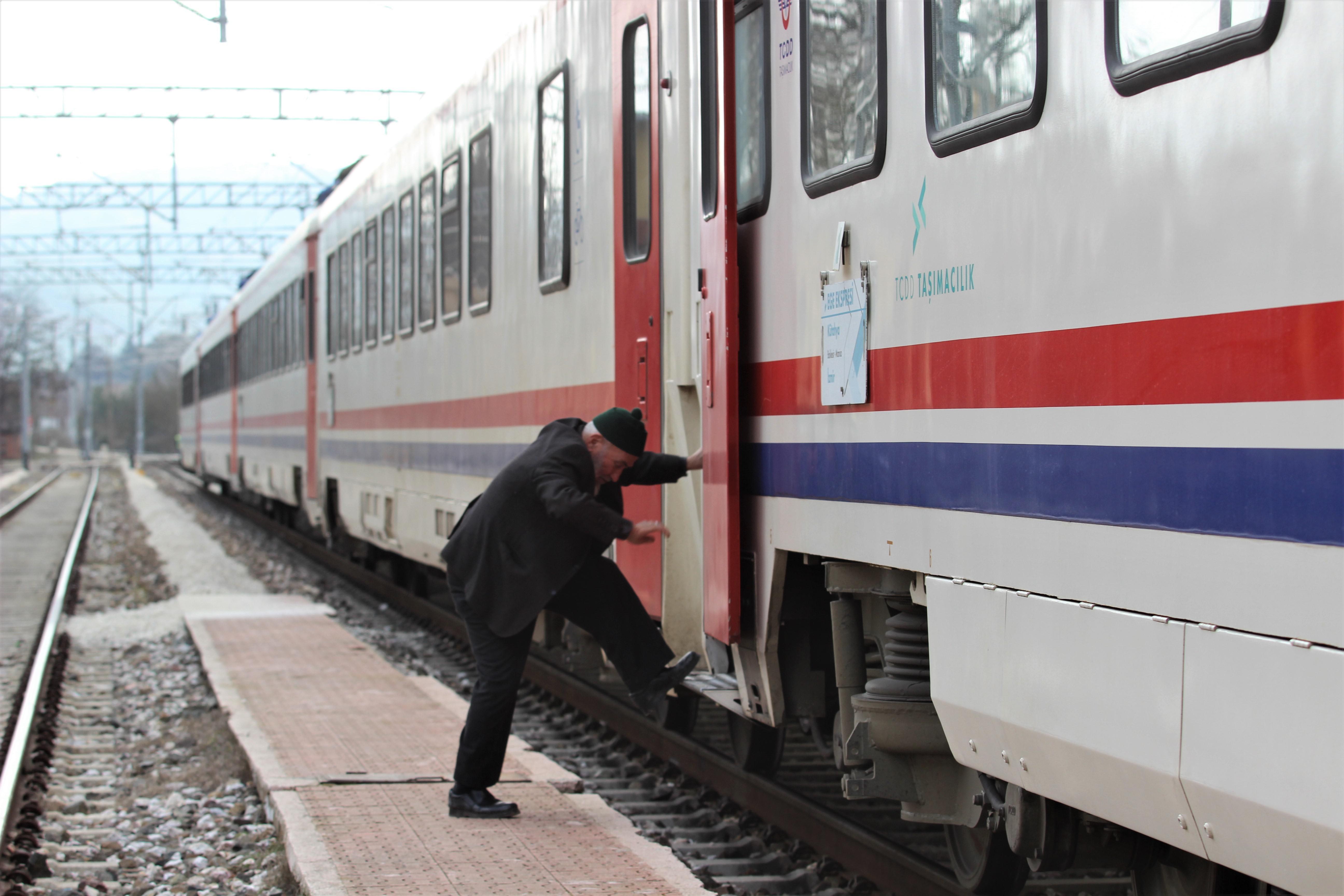 Bursa Büyükorhandan 85 yıldır tren geçiyor, kimse bilmiyor