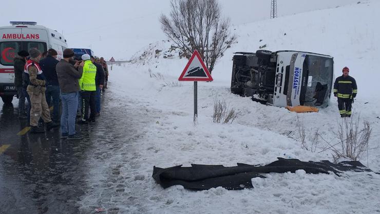 Erzurumda halk otobüsü devrildi: Ölü ve yaralılar var