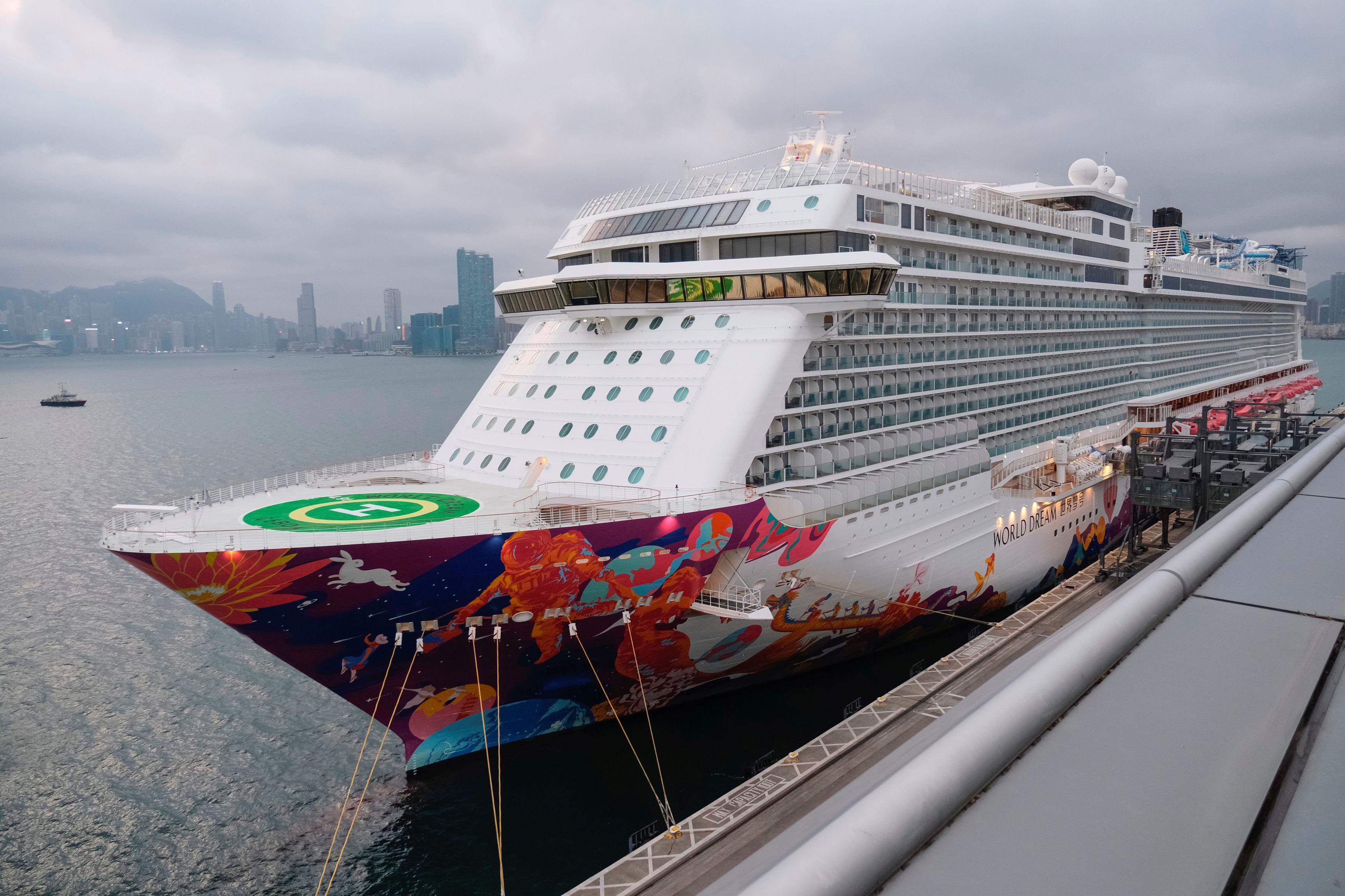 Hong Kong’da bir gemi koronavirüs nedeniyle karantinada