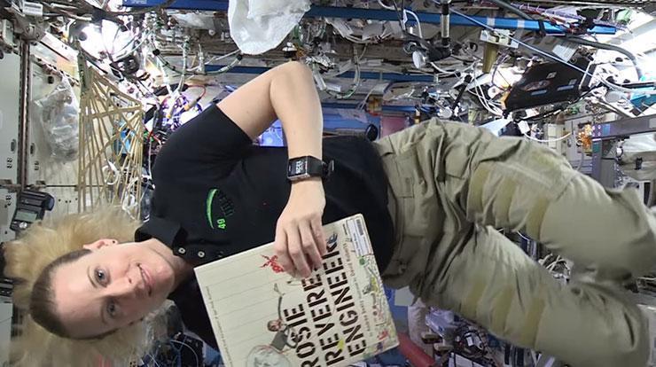 Uzaydaki NASA astronotlarından çocuklara masallar