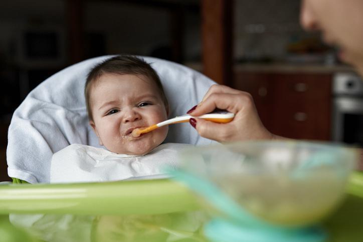 Bebekler nasıl beslenmeli Bebeklerde ek gıdaya geçişte hangi besinler önemli