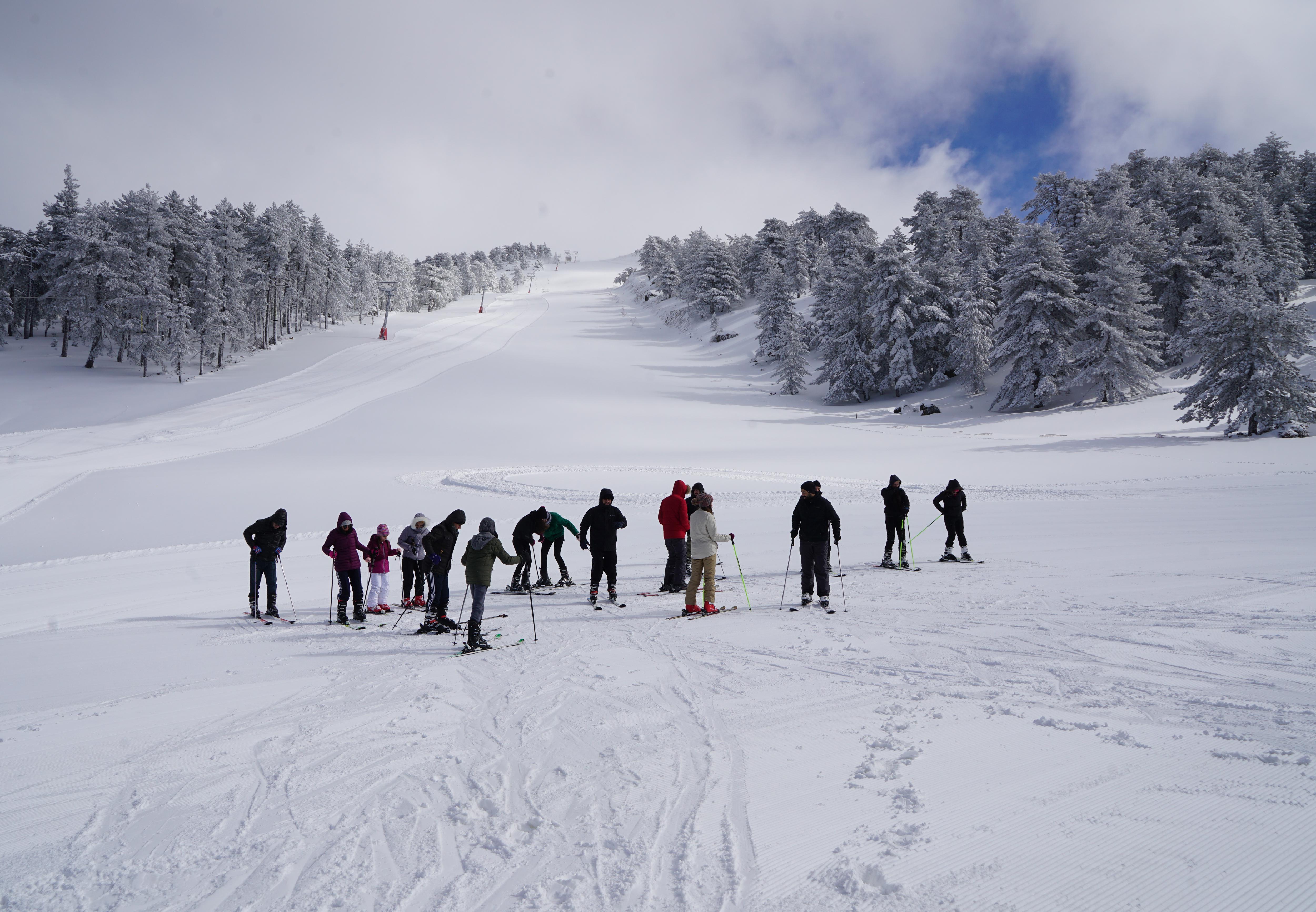 Murat Dağı’nda kayak yapmayı öğrenmek bedava