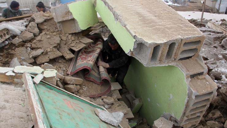İrandaki deprem sonrası Vanda 9 vatandaşımız hayatını kaybetti