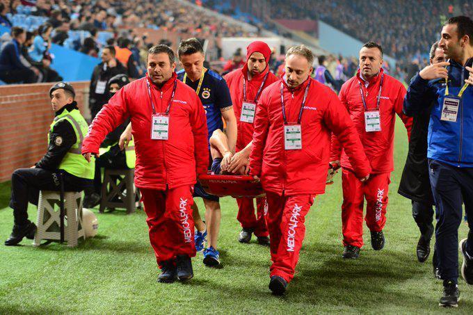 Fenerbahçeli Falette hastaneye kaldırıldı