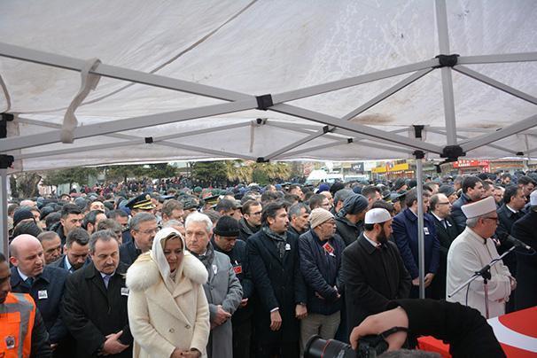 Şehit cenazesinde tartışılan fotoğraf İYİ Partili Koncuk: Neresi yanlış