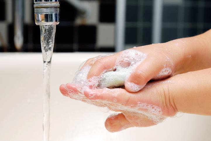 Elleri yıkamak koronovirüsten korur mu