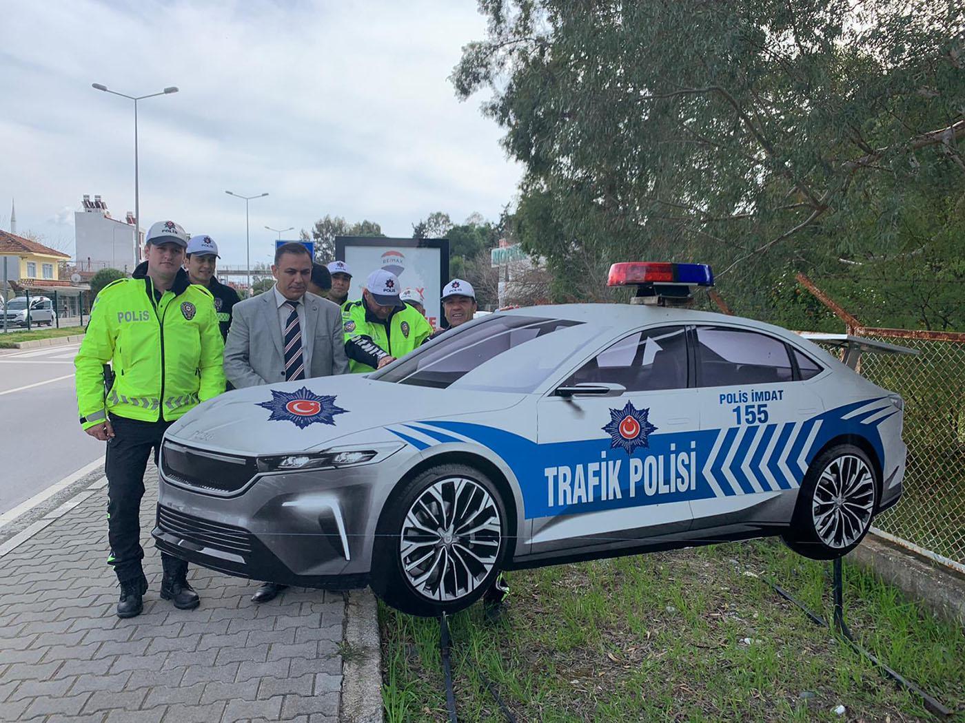 Türkiyenin Otomobili maket trafik polis aracı oldu
