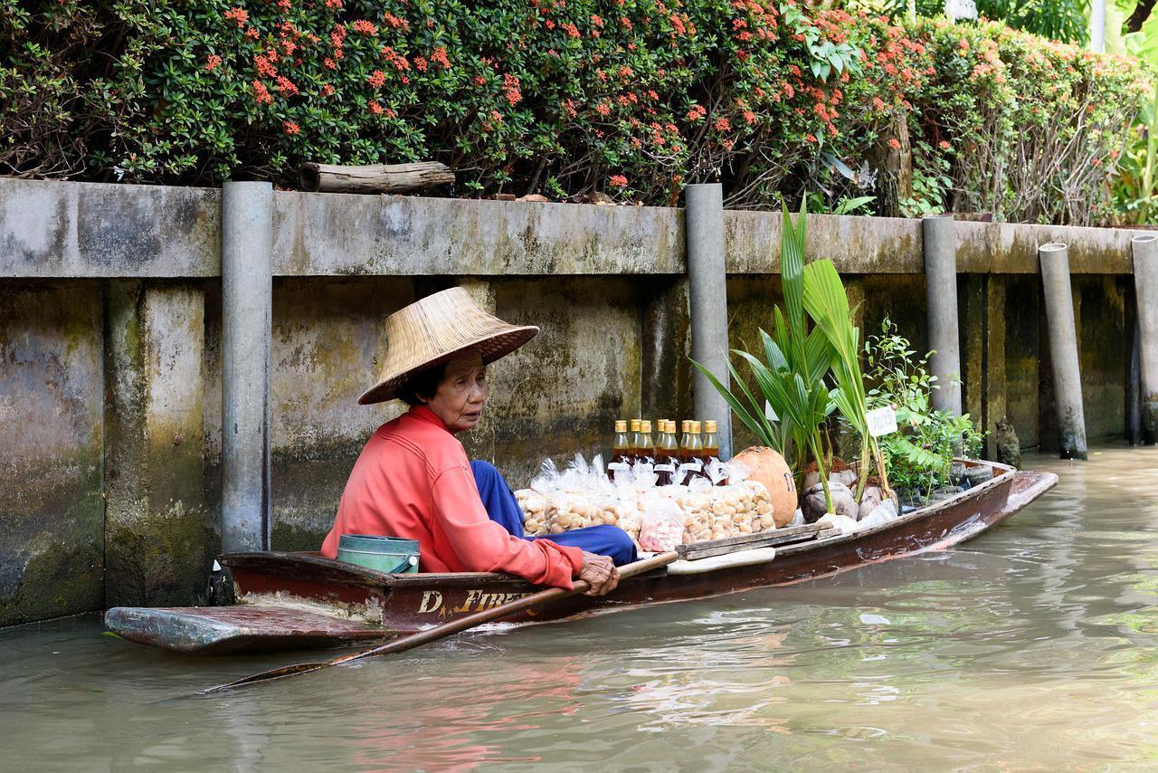 Canlı sokak yaşamına hazır olun Bangkok gezilecek yerler