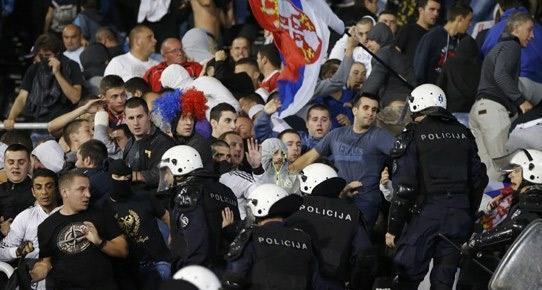 Sırbistan-Arnavutluk maçında olaylar çıktı