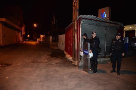 Adanada 700 polisle şafak operasyonu
