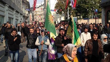 Diyarbakırda 20 bin kişi yürüdü