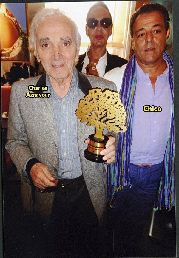 Charles Aznavour ödülünü Pariste aldı