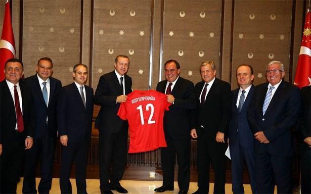 Erdoğan Türk futbolunu kabul etti