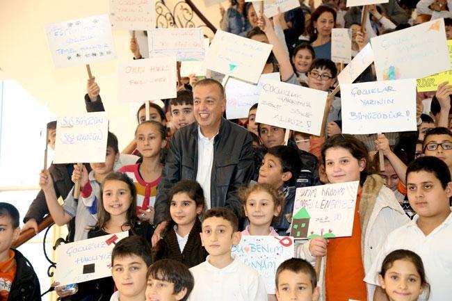 Çocuklar Ataşehir Belediyesini işgal etti