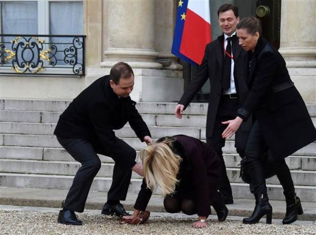 Danimarka Başbakanı yere düştü