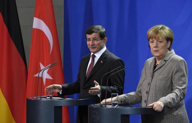 Davutoğlu ve Merkelden ortak basın toplantısı